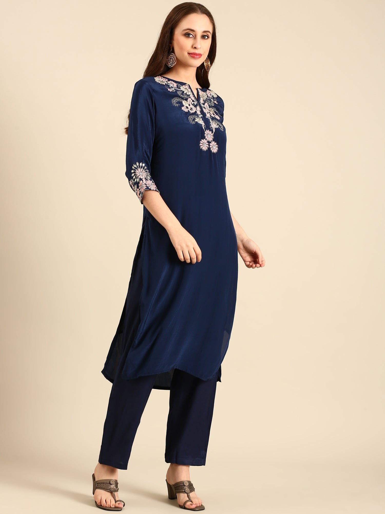Midnight Blue thread work three piece crepe suit set with organza dupatta - Image 2
